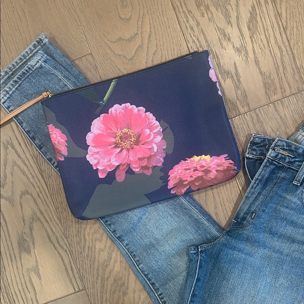 Like new! Banana Republic clutch